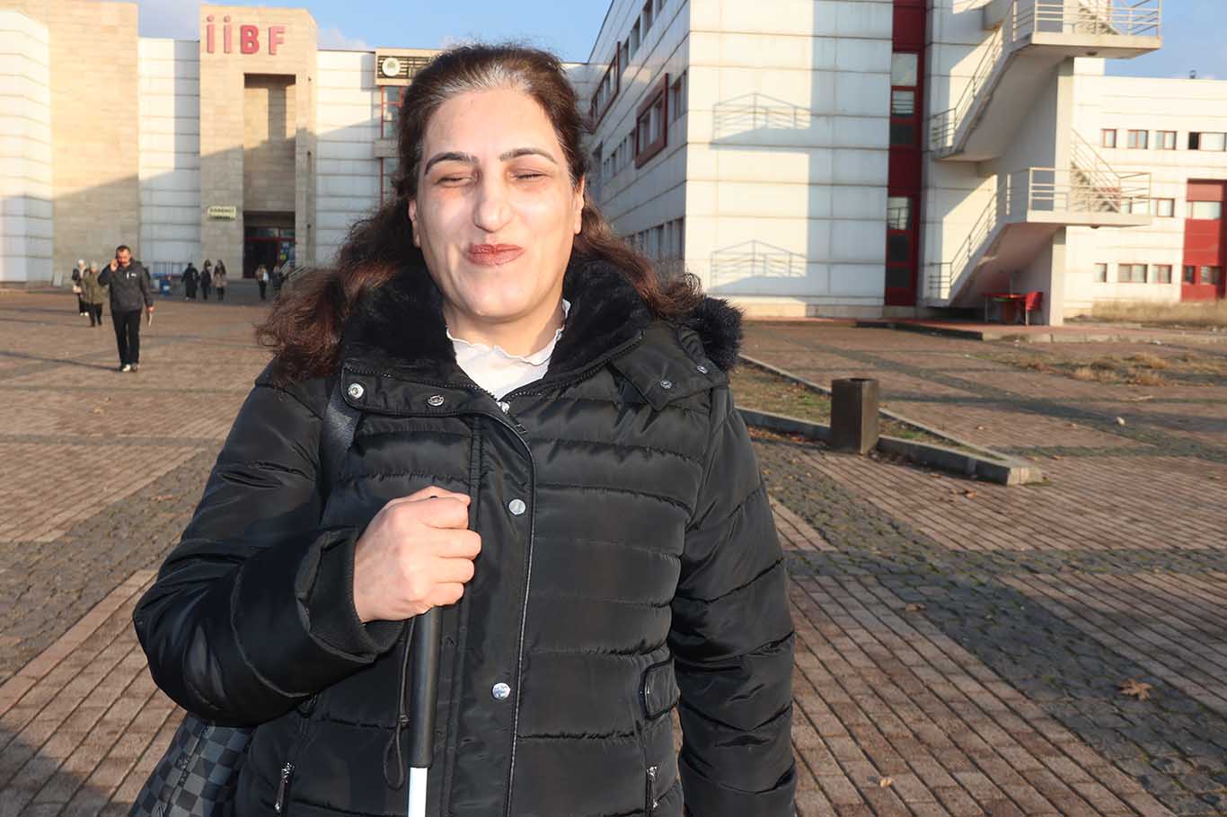 Diyarbakır’da 3 Çocuk Annesi, Görme Engelli 49 Yaşındaki Azize Üniversiteli Oldu 3