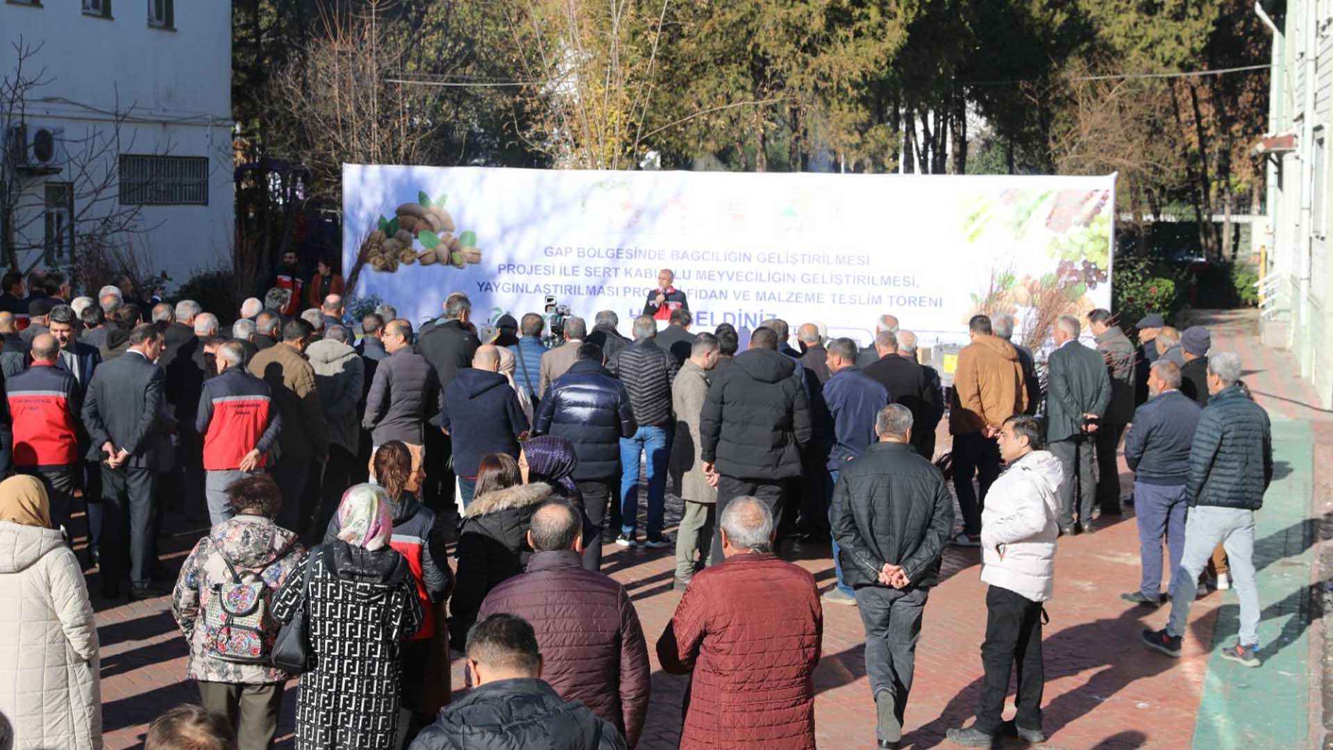 Diyarbakır’da Çiftçilere Fidan Ve Malzeme Hibe Edildi 1