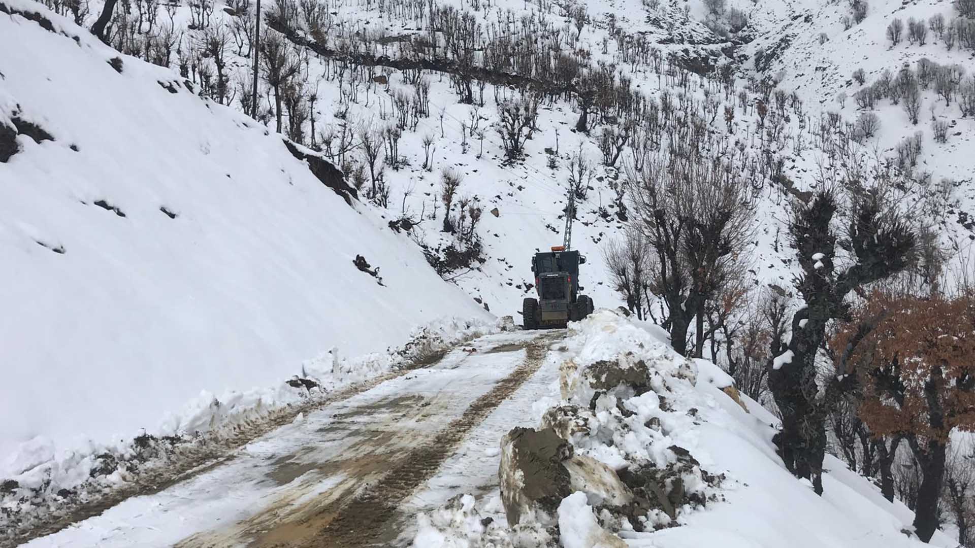 Diyarbakır’da Kar Yağışı Nedeniyle Kapanan 300 Kilometrelik Yol Ulaşıma Açıldı 1