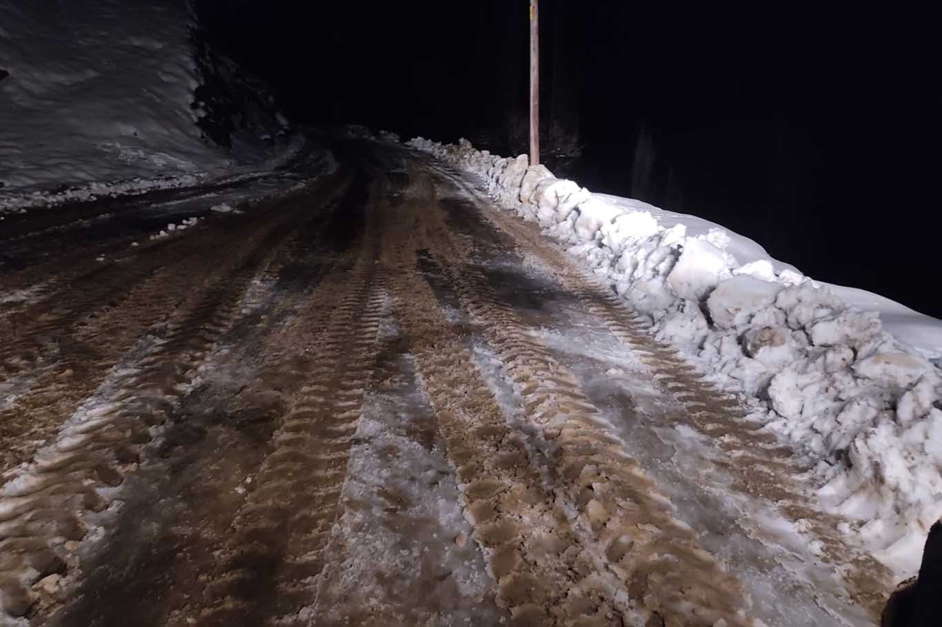 Diyarbakır’da Kar Yağışı Nedeniyle Kapanan 300 Kilometrelik Yol Ulaşıma Açıldı 2