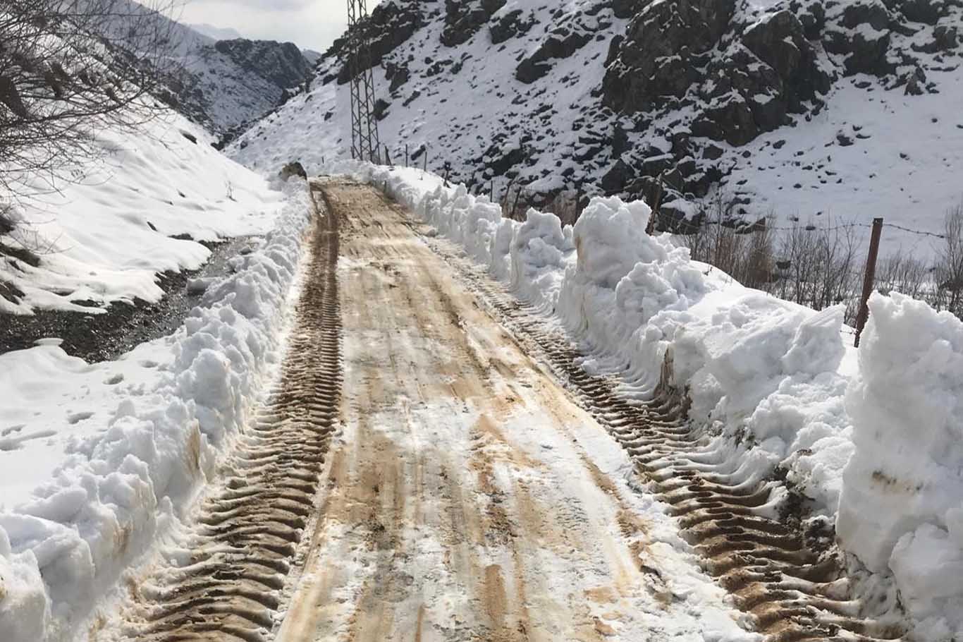 Diyarbakır’da Kayalar Yola Düştü, Ekipler Seferber Oldu 3