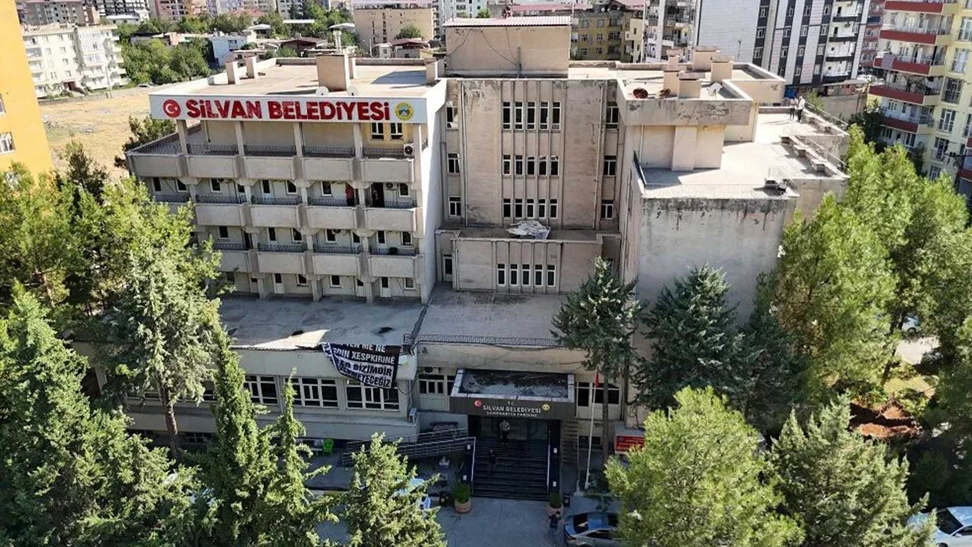 Diyarbakır’daki Belediye, 11 Personelin Memuriyetini Iptal Ederek Yerine 31 Yeni Personel Aldı 1