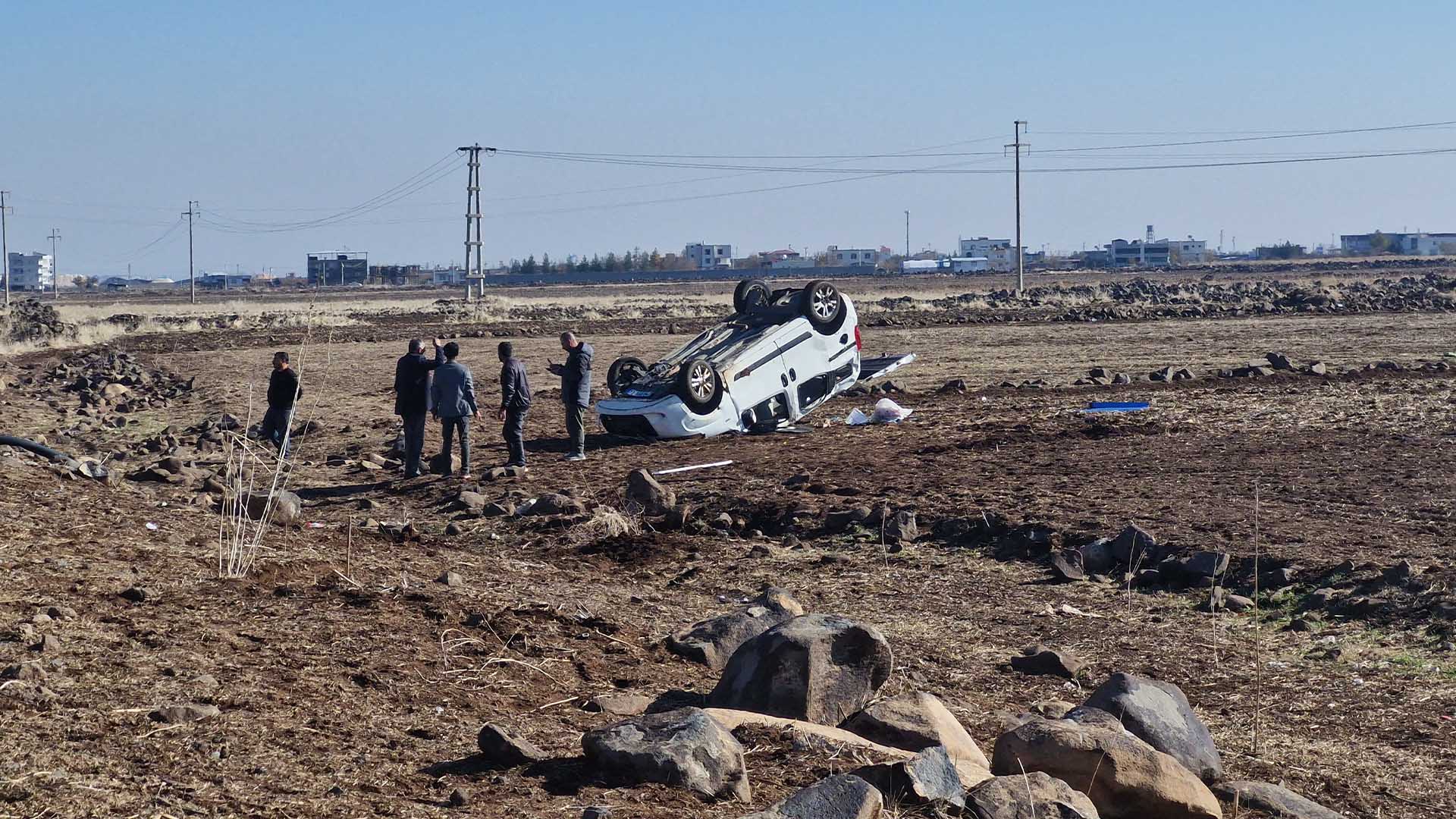 Hafi̇f Ti̇cari̇ Araç, Tarlaya Uçtu 1'İ Ağir 4 Yarali 2