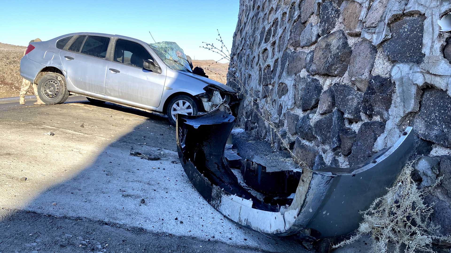 İstinat Duvarına Çarpan Otomobilin Sürücüsü Hayatını Kaybetti 1