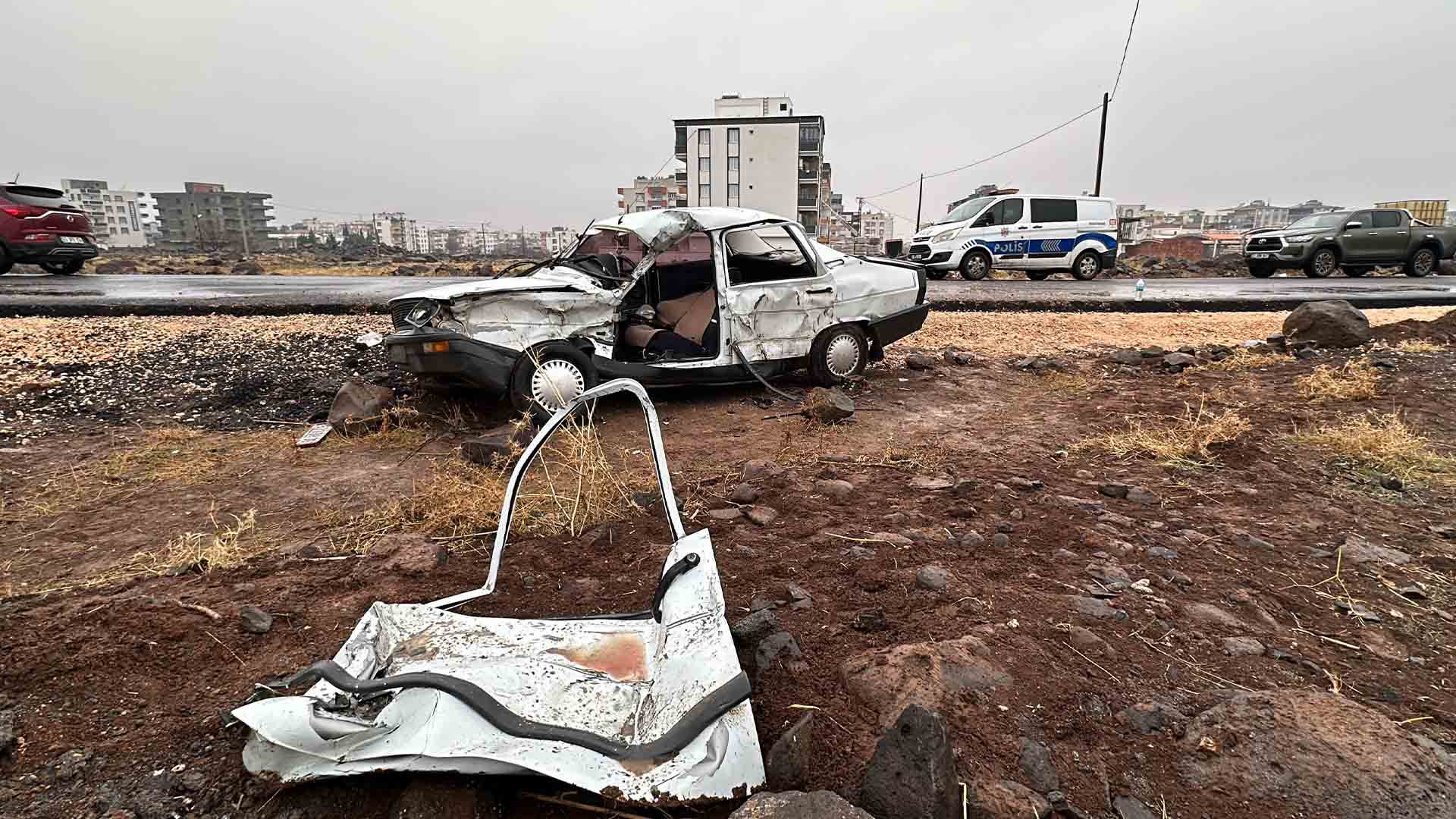 Kamyon Ile Otomobil Çarpıştı 1 Kişi Öldü, 3 Kişi Yaralandı 3