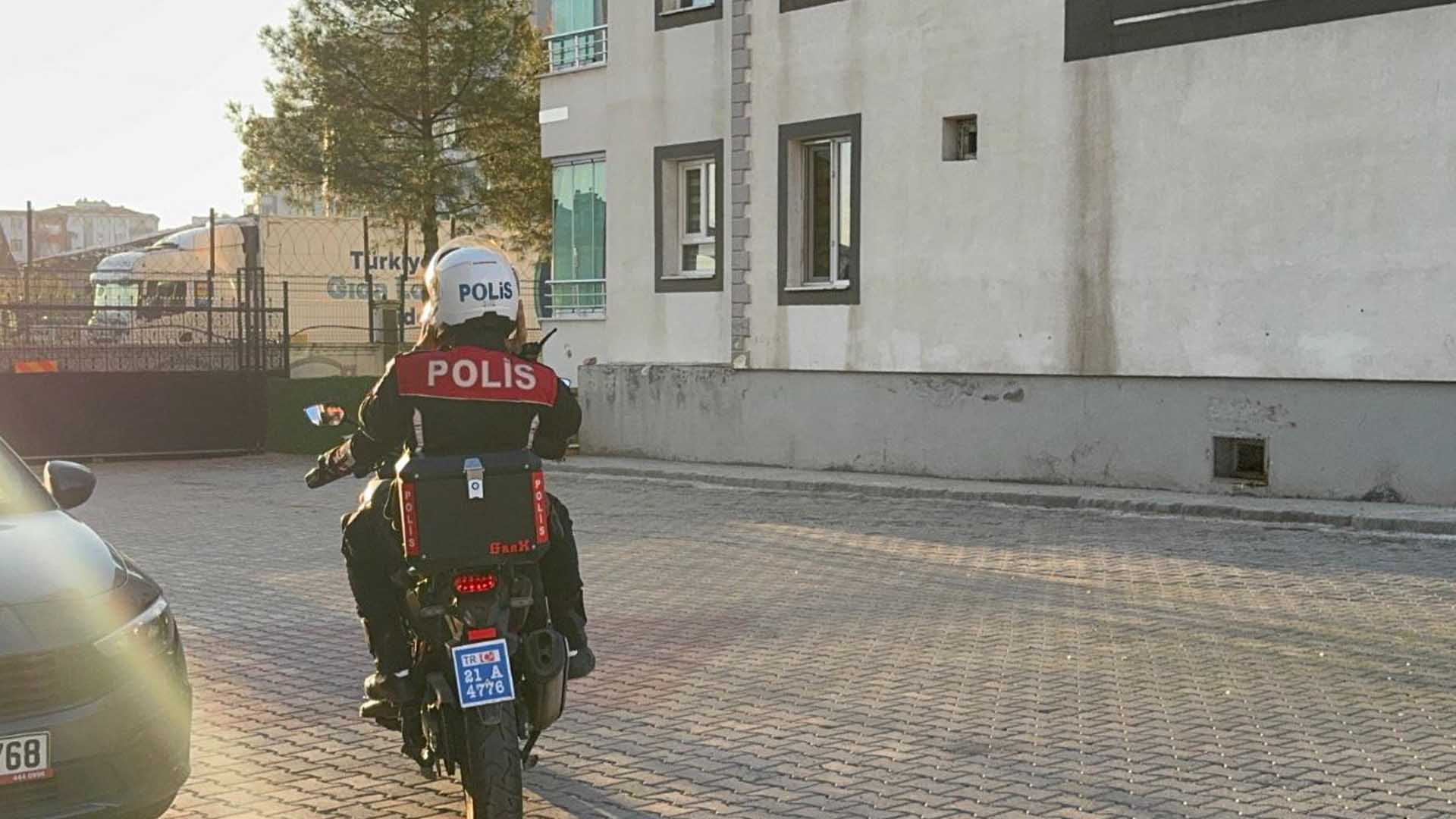 Komşusu Ile Tartıştıktan Sonra Merdiven Boşluğuna Ateş Eden Şüpheliye Gözaltı 2