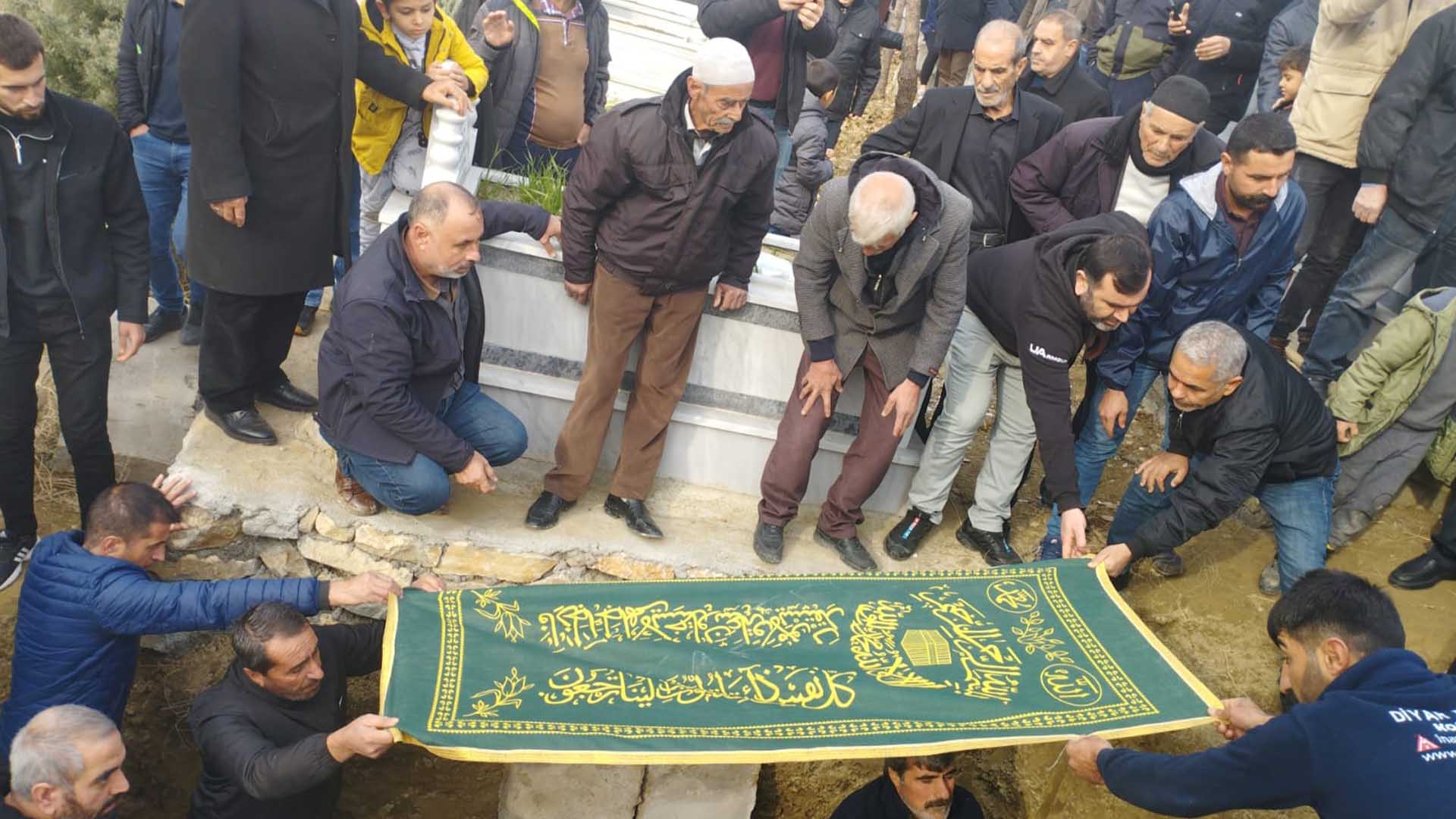 Mahsun Kırmızıgül'ün Annesinin Cenazesi Diyarbakır'da Defnedildi 2