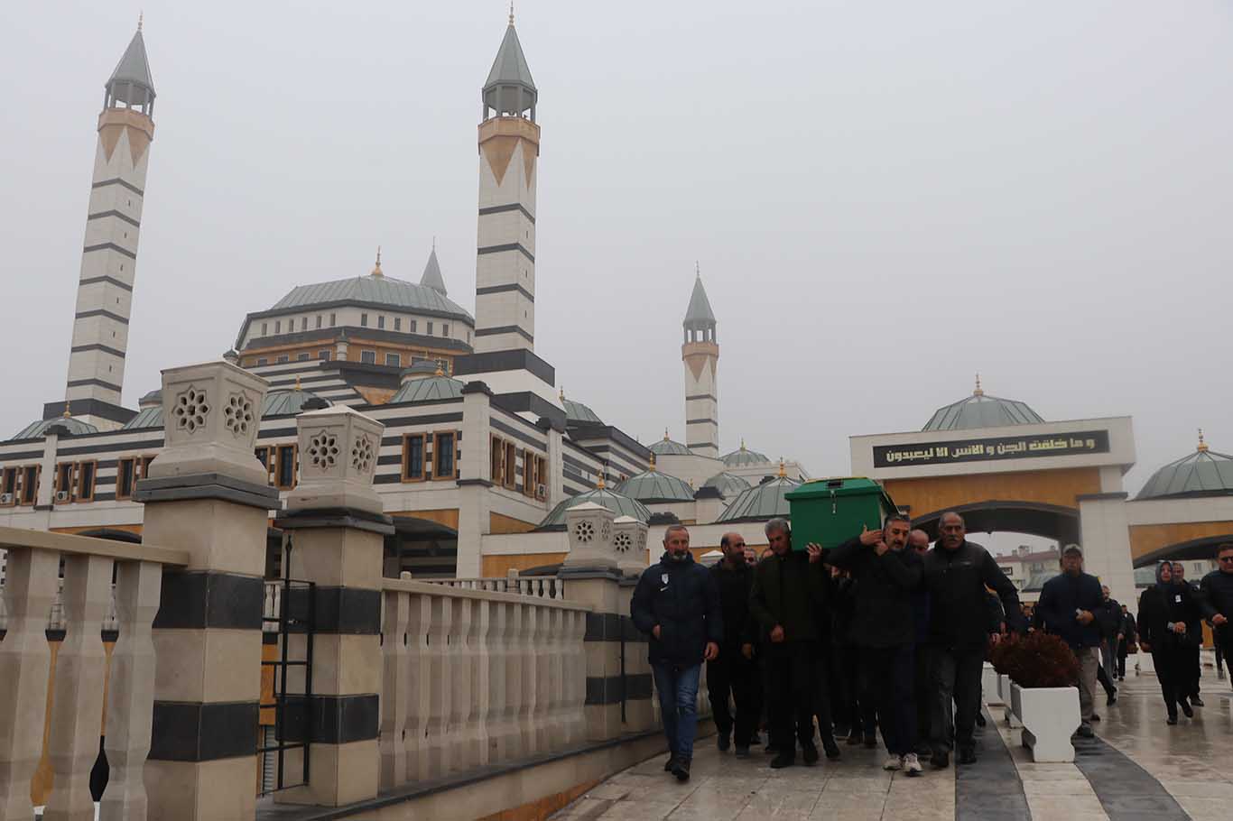 Mahsun Kırmızıgül'ün Annesinin Cenazesi Diyarbakır'da Defnedildi 7