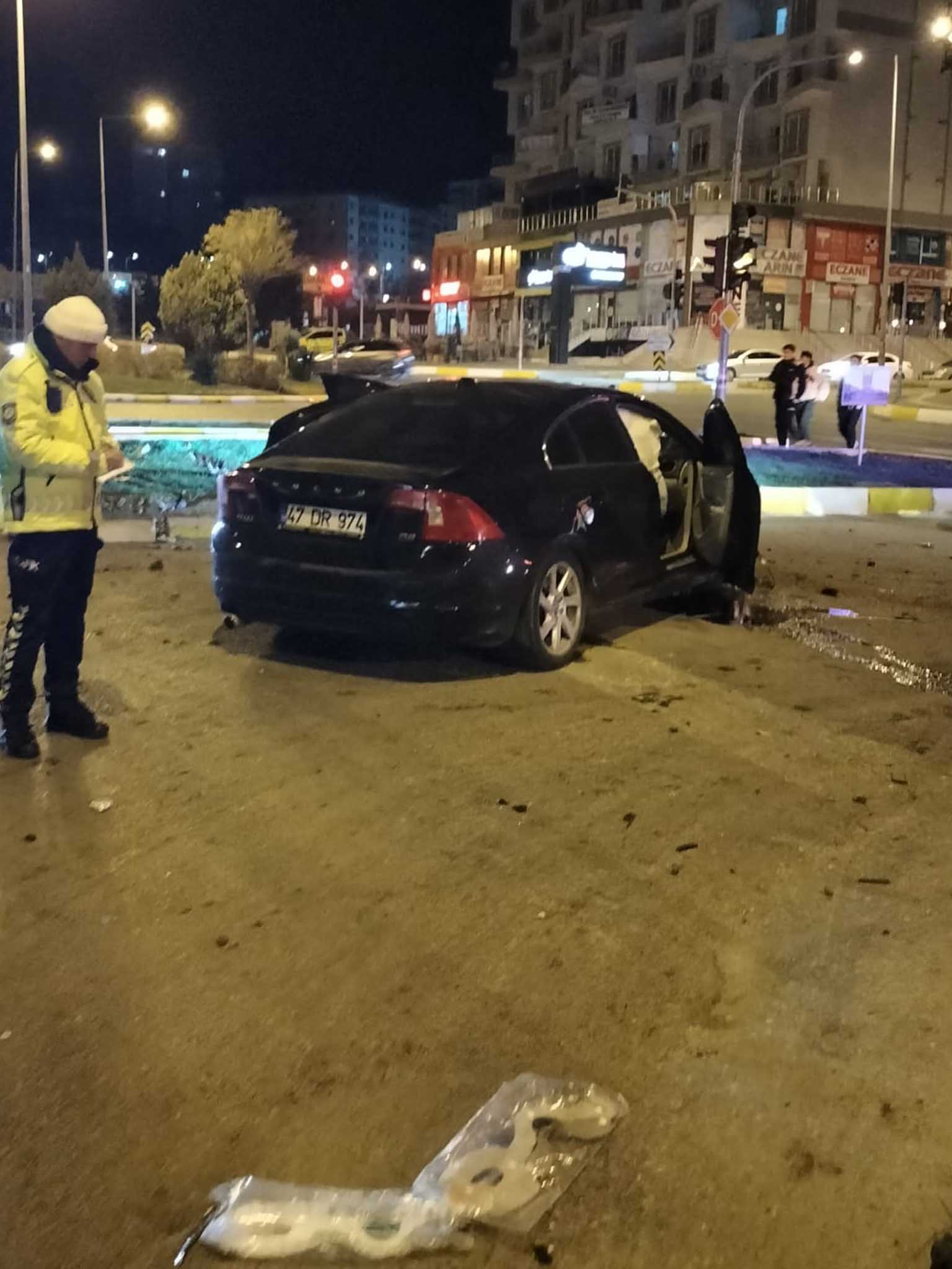 Mardi̇n'de 2 Otomobi̇l Çarpişti 1 Ölü, 1 Yarali 1