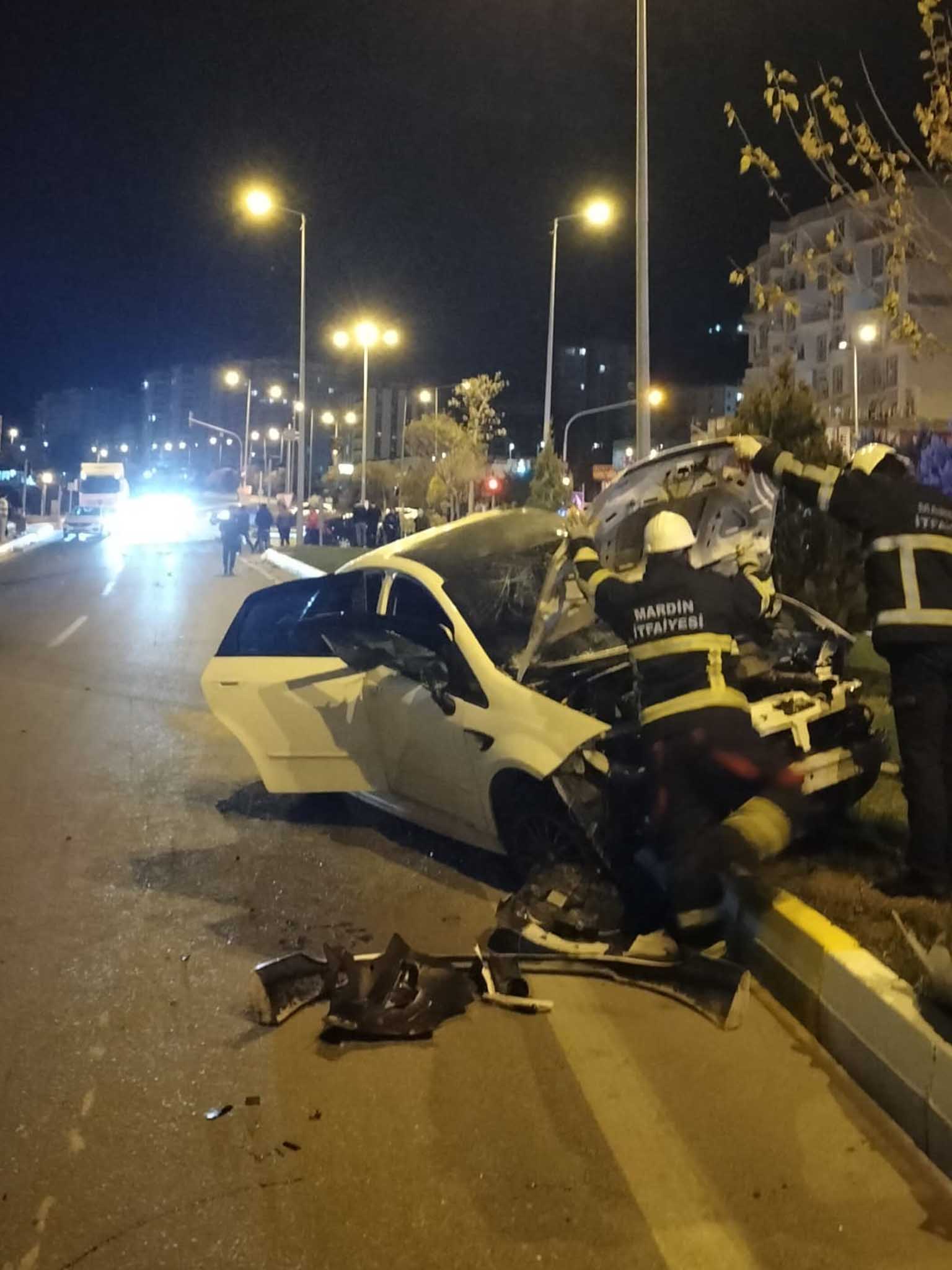 Mardi̇n'de 2 Otomobi̇l Çarpişti 1 Ölü, 1 Yarali 2