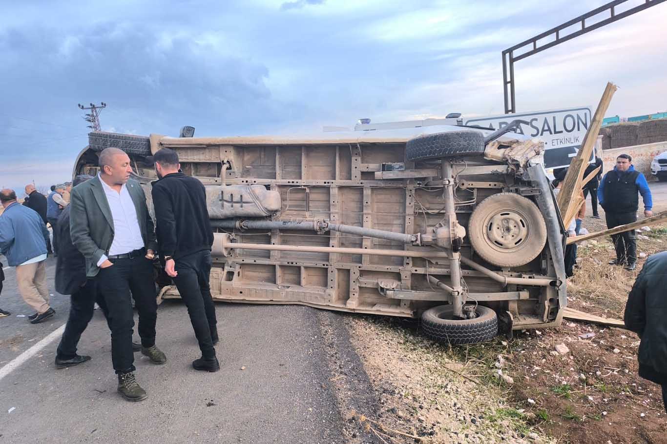 Mardin'de Öğrenci Servisi Ile Cip Çarpıştı 11 Yaralı 3