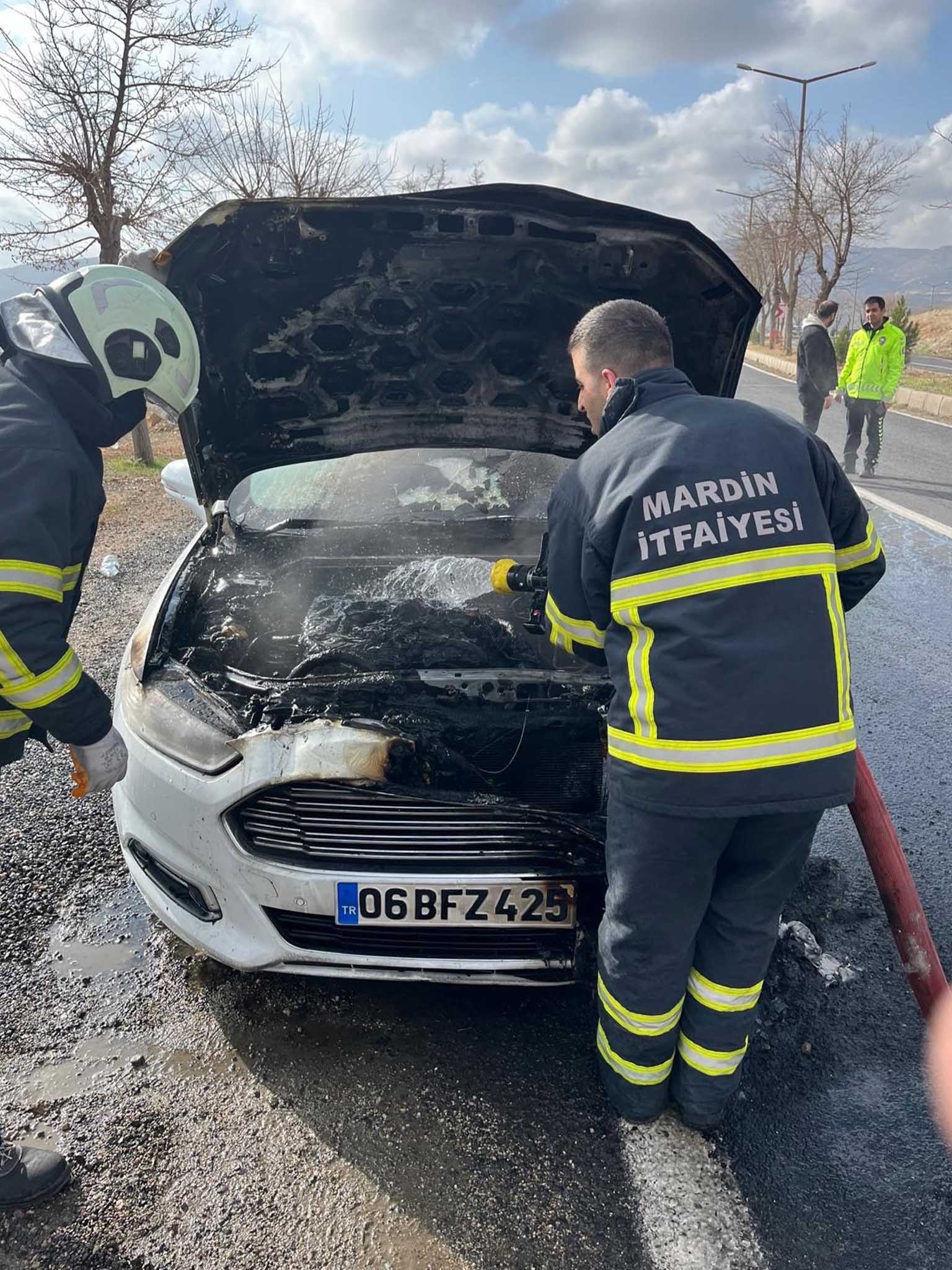 Seyir Halindeki Otomobil Yanarak Kullanılmaz Hale Geldi 1