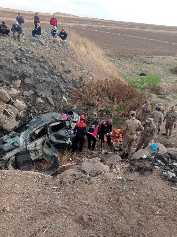 Şırnak'ta Otomobil Atık Su Kanalına Yuvarlandı 1 Ölü, 7 Yaralı 1