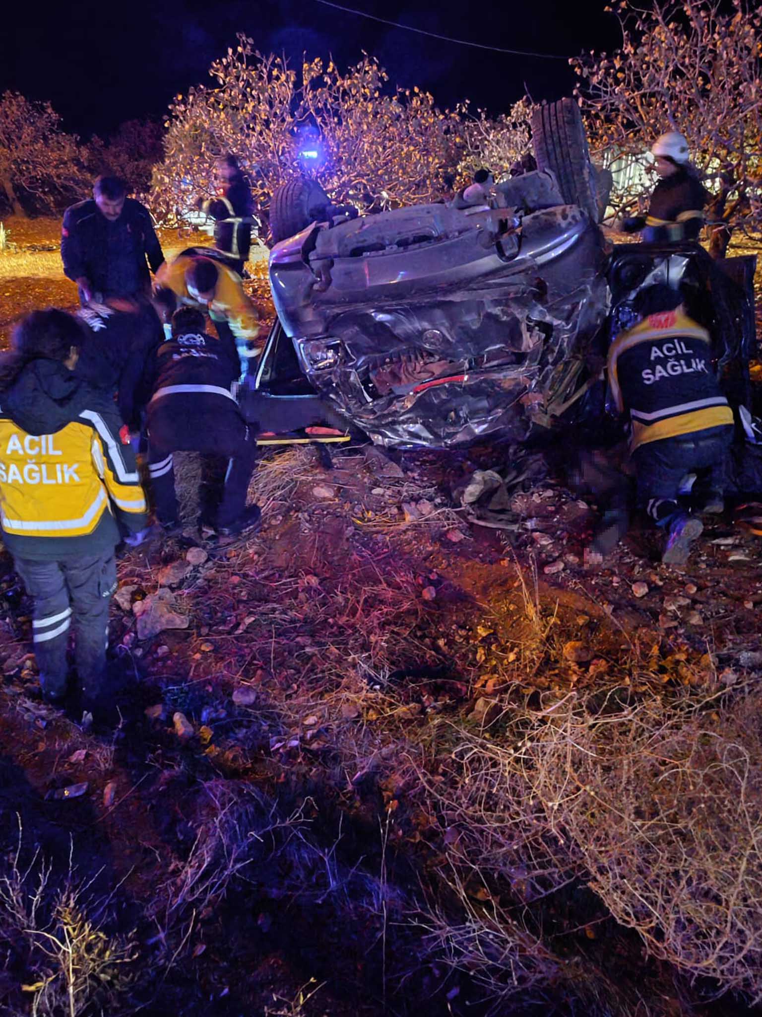 Takla Atan Otomobilde 3 Kişi Yaşamını Yitirdi, 2 Kişi Yaralandı 4