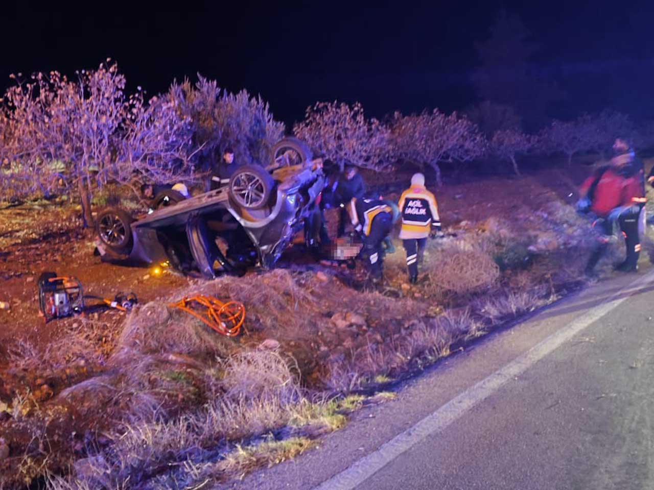 Takla Atan Otomobilde 3 Kişi Yaşamını Yitirdi, 2 Kişi Yaralandı 7