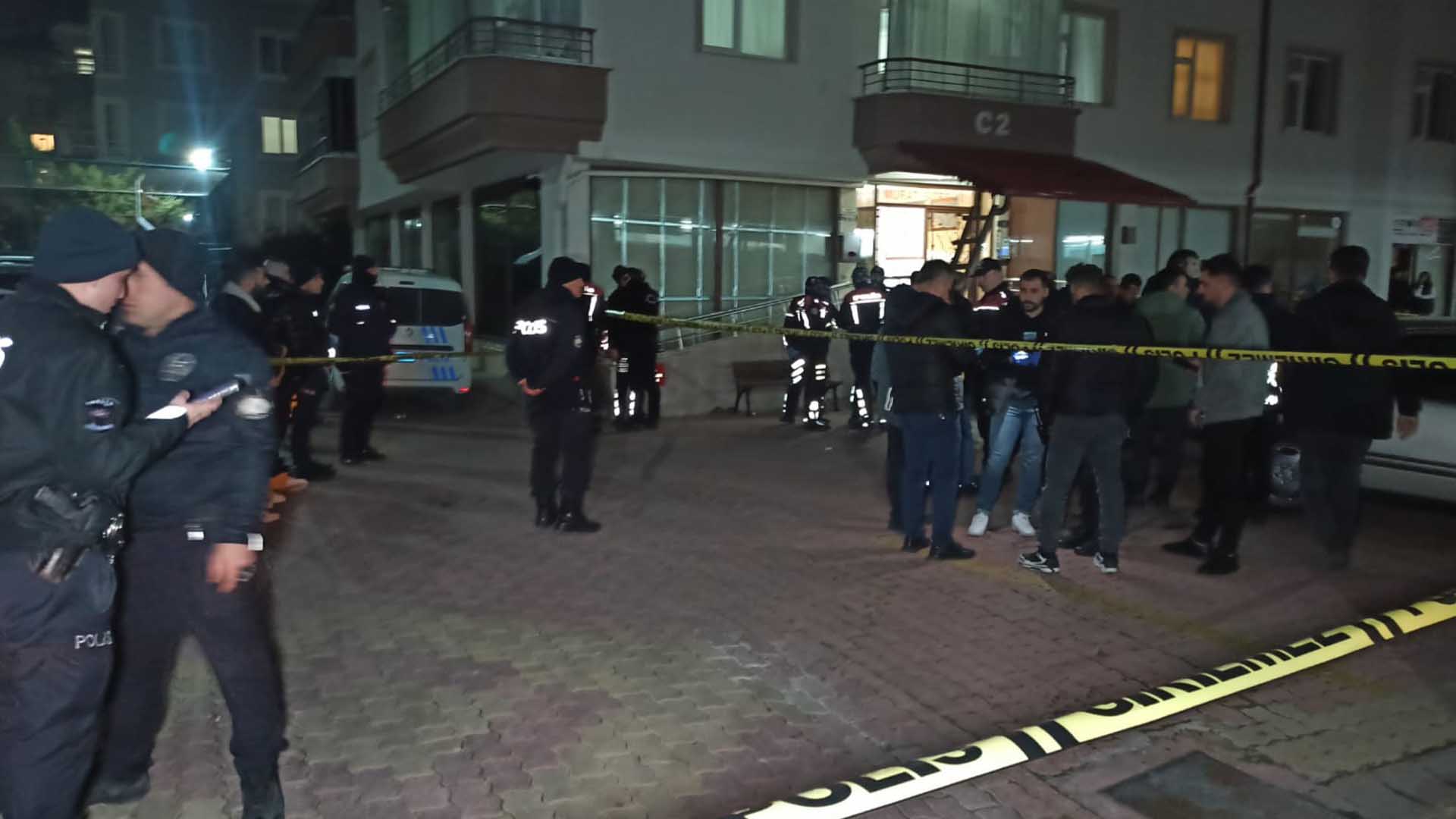 Aile Içi Kavga Ihbarına Giden Polis, Evde 4 Kişinin Cansız Bedenini Buldu 1