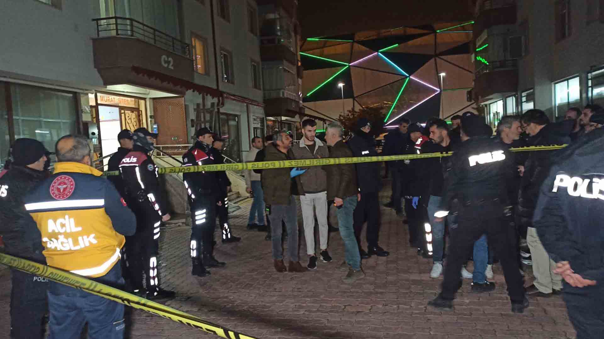 Aile Içi Kavga Ihbarına Giden Polis, Evde 4 Kişinin Cansız Bedenini Buldu 2