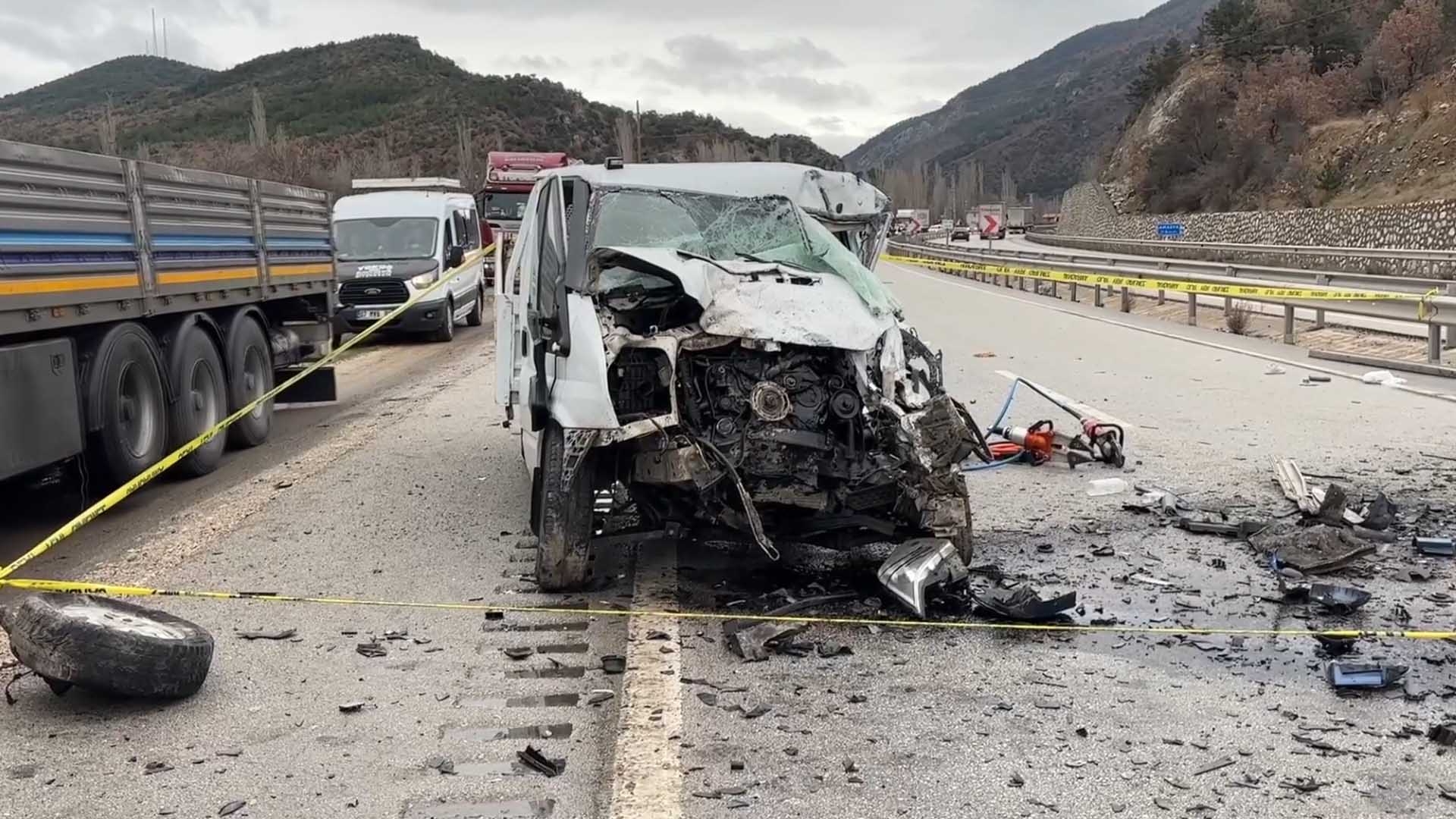 Çorum'da Zincirleme Kazada 2 Kişi Öldü, 5 Kişi Yaralandı 1