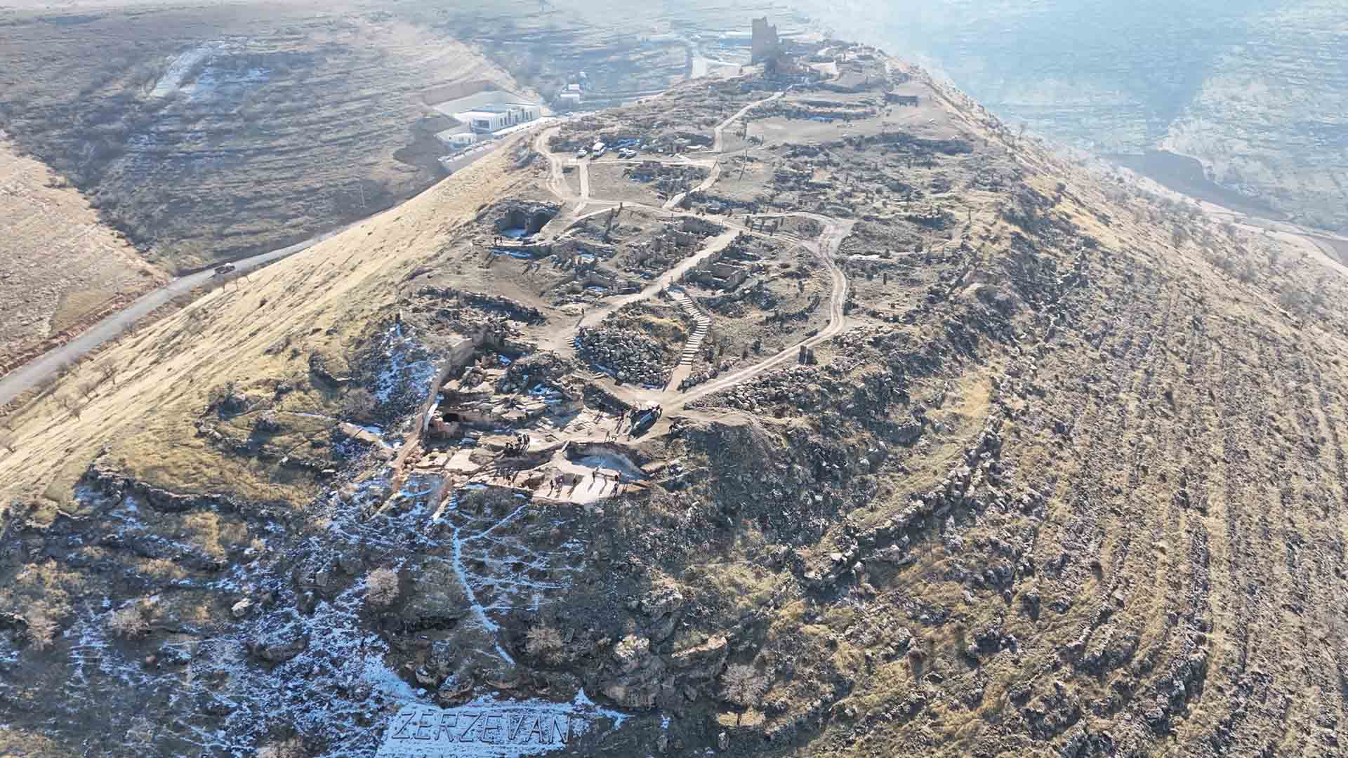 Diyarbakır’da 3 Bin Yıllık Zerzevan Kalesi'nin Güney Surları Gün Yüzüne Çıkartıldı 1