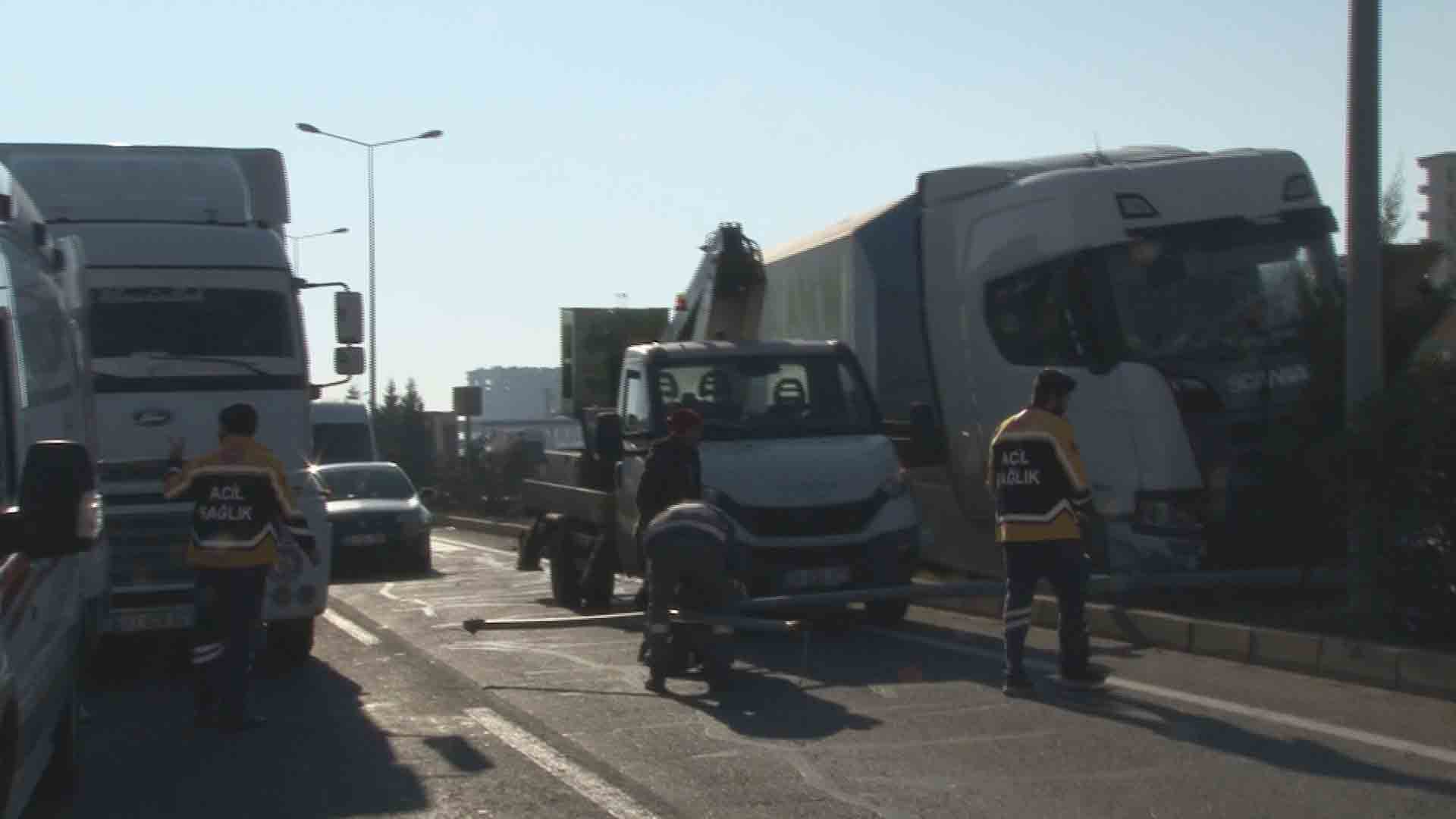 Diyarbakır’da Mazot Yüklü Tanker Ile Cam Yüklü Tır Çarpıştı 1 Yaralı 3