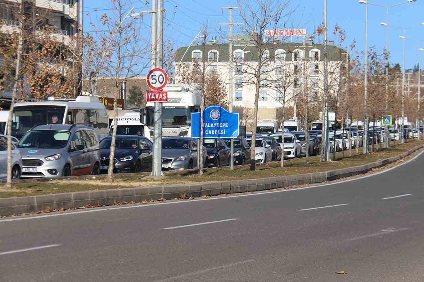 Diyarbakır’da O Kavşakta Trafik Çilesi 1