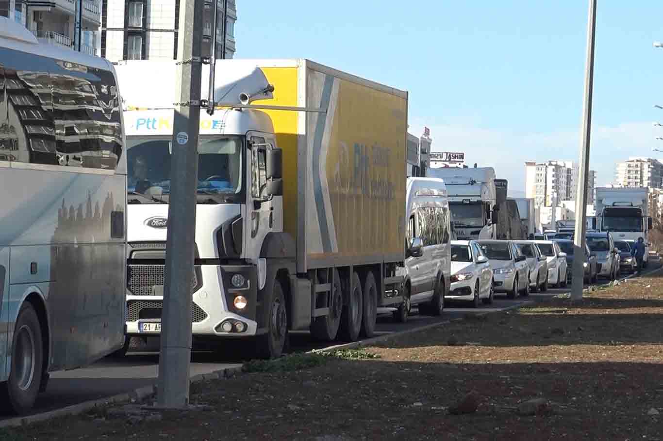 Diyarbakır’da O Kavşakta Trafik Çilesi 2