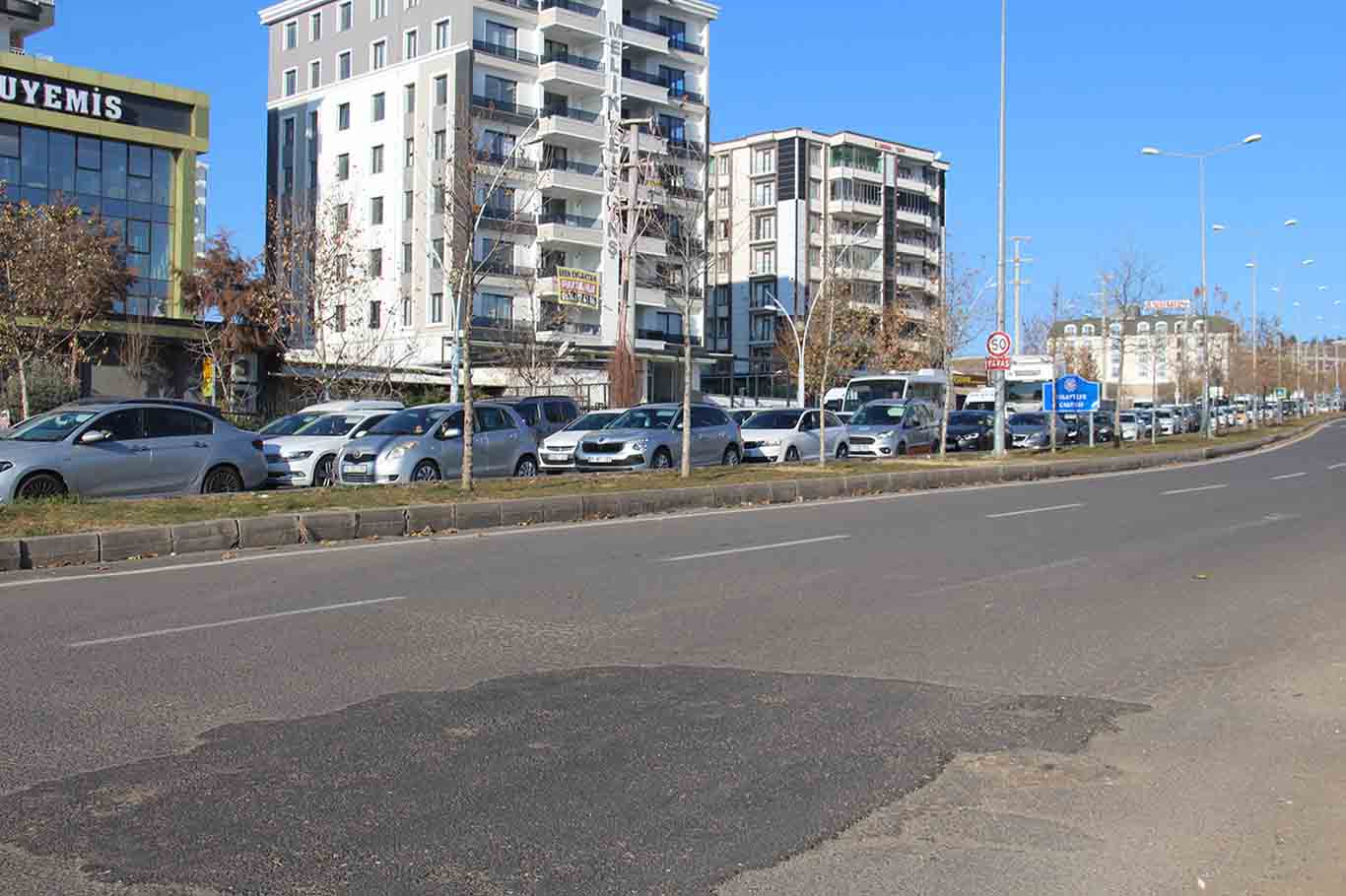 Diyarbakır’da O Kavşakta Trafik Çilesi 3