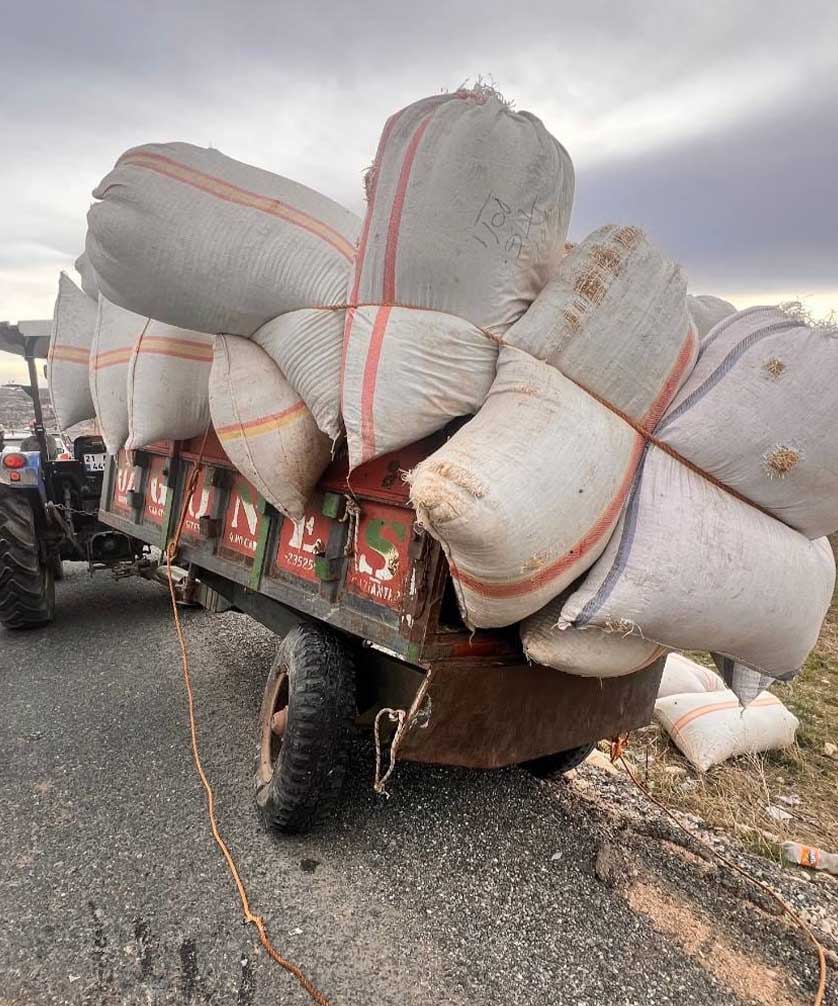 Diyarbakır'da Otomobil Traktör Römorkuna Çarptı 6 Yaralı 2