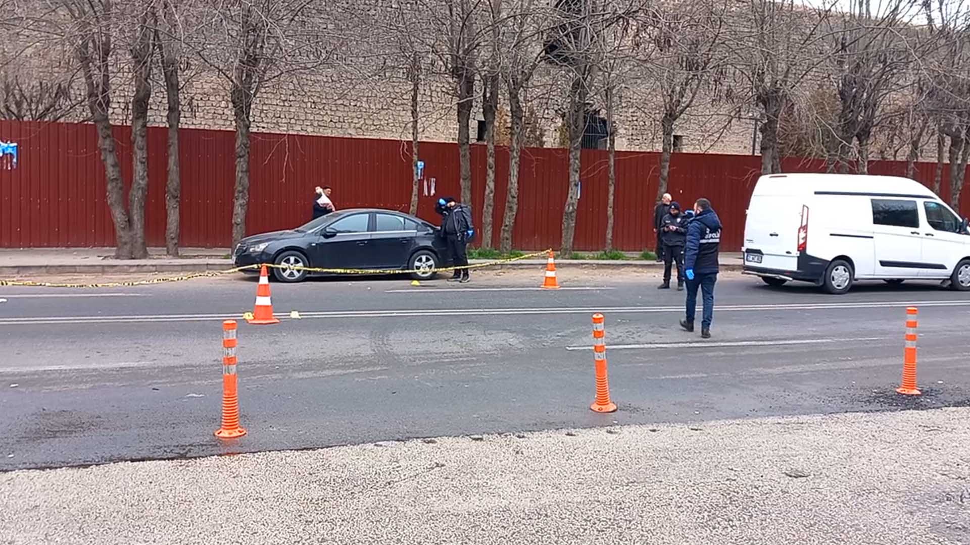 Diyarbakır’da Sokakta Yürürken Silahlı Saldırıya Uğrayan Şahıs, Yaşamını Yitirdi 2