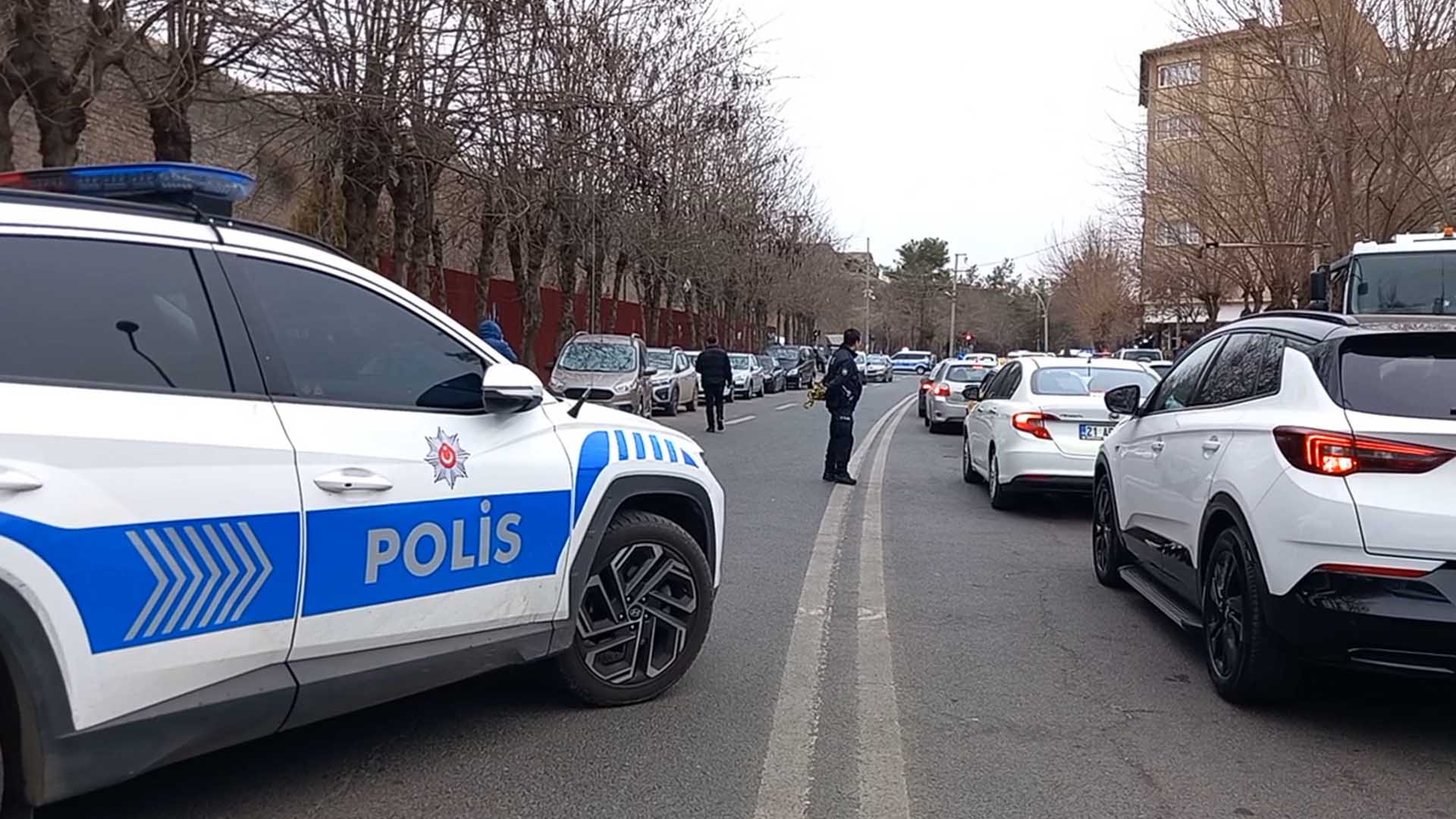 Diyarbakır’da Sokakta Yürürken Silahlı Saldırıya Uğrayan Şahıs, Yaşamını Yitirdi 4