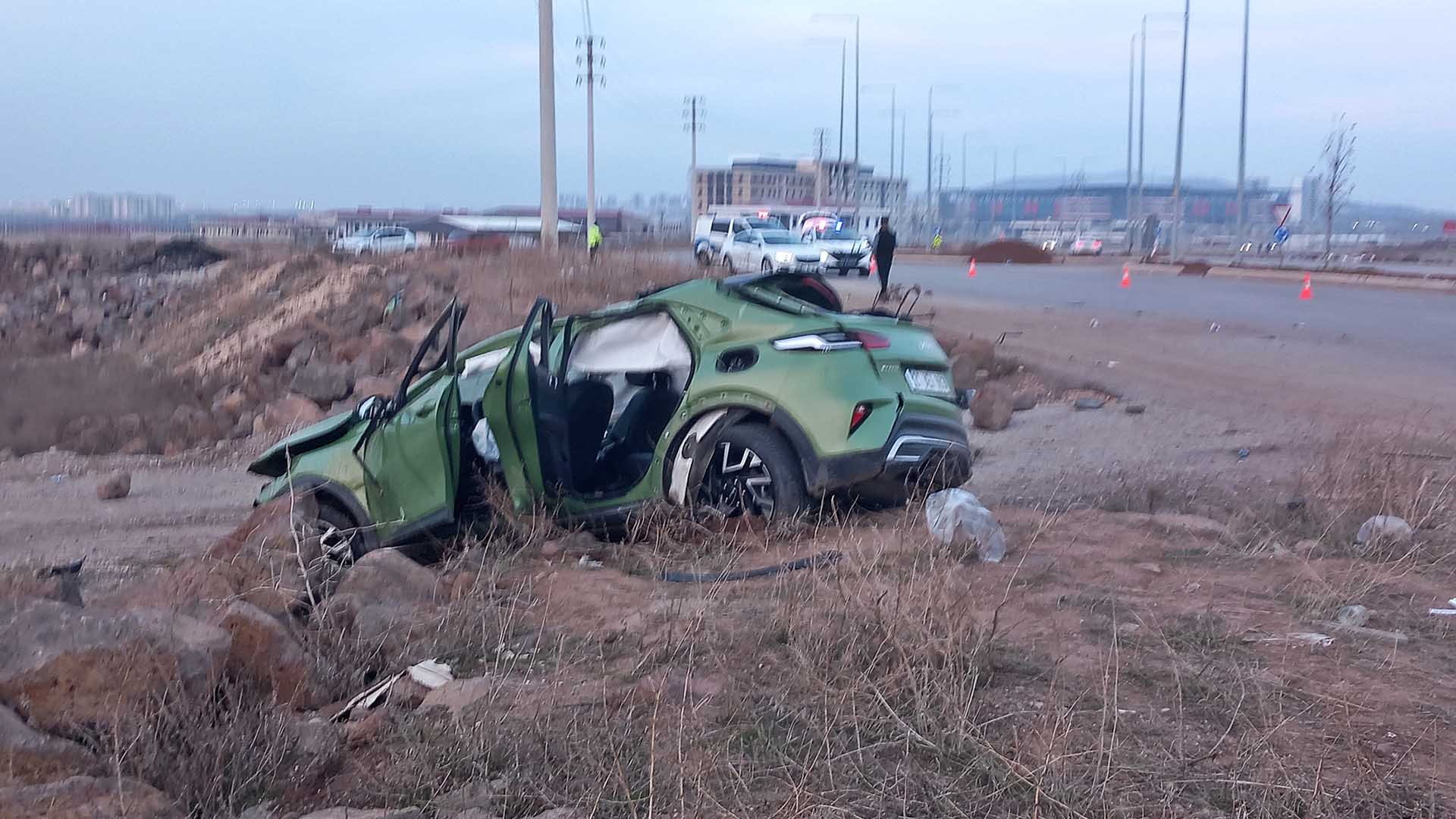 Diyarbakır'da Toprak Yığınına Çarpan Otomobil Takla Attı; 3 Ağır Yaralı 2