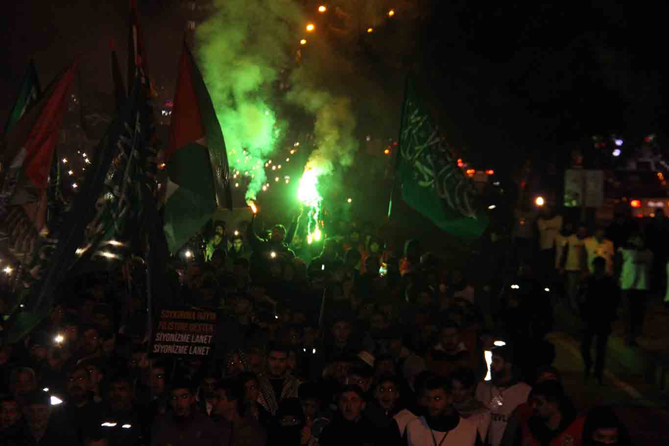 Diyarbakır'da Yılın Son Gününde Gazze Için Yürüdüler 2