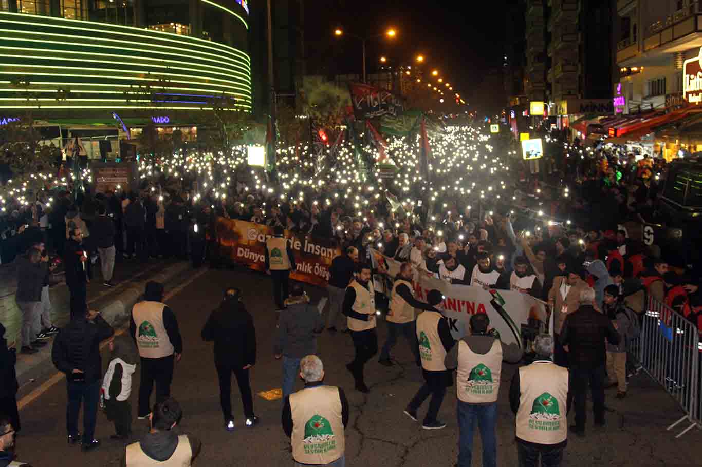 Diyarbakır'da Yılın Son Gününde Gazze Için Yürüdüler 4