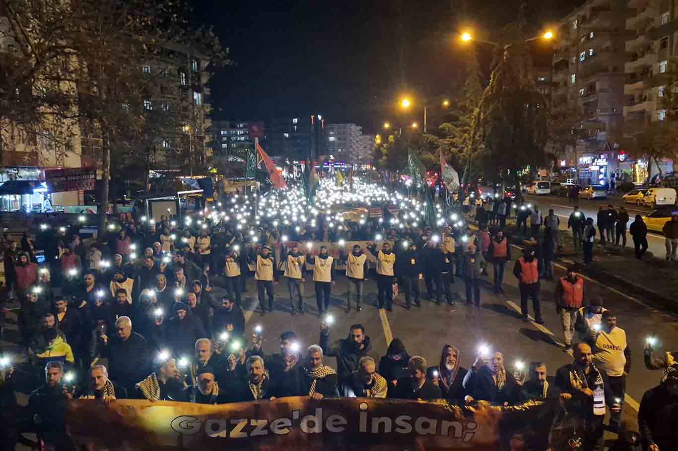 Diyarbakır'da Yılın Son Gününde Gazze Için Yürüdüler 6