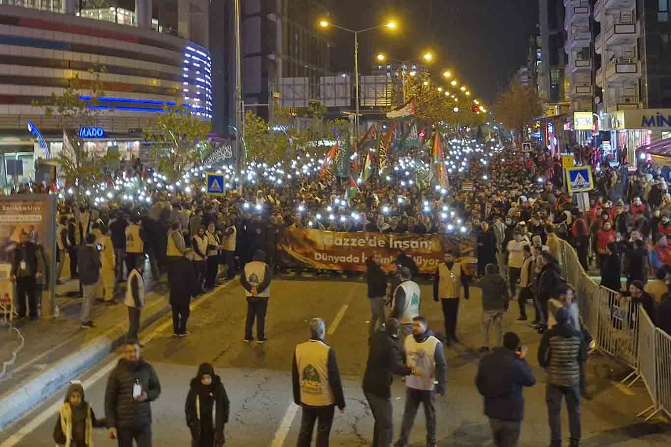 Diyarbakır'da Yılın Son Gününde Gazze Için Yürüdüler 9