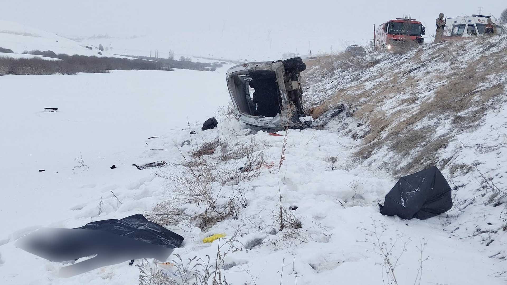 Erzurum’da Hafif Ticari Araç Ile Otomobil Çarpıştı 2 Ölü, 3 Yaralı 1