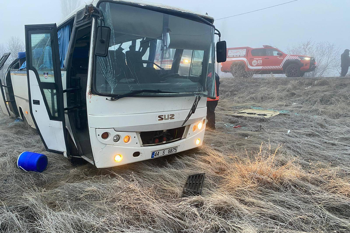 Iscileri Tasiyan Servis Otobusu Sarampole Devrildi 1 Olu 16 Yarali C50Ac757