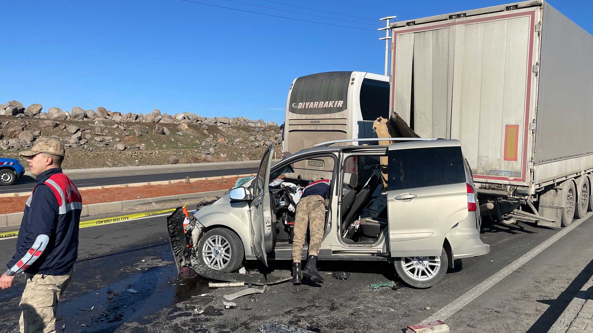 Siverek Diyarbakır Yolunda Kaza 1 Ölü, 1 Yaralı 1