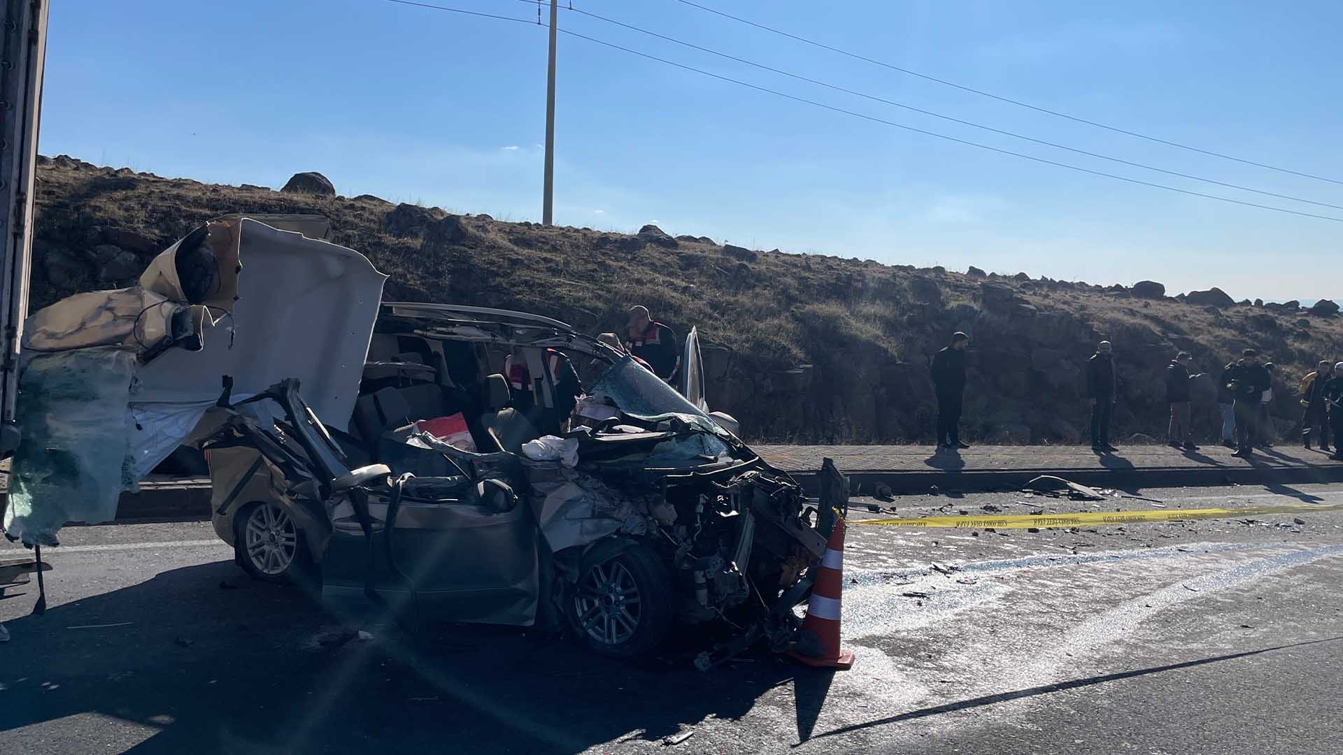 Siverek Diyarbakır Yolunda Kaza 1 Ölü, 1 Yaralı 2