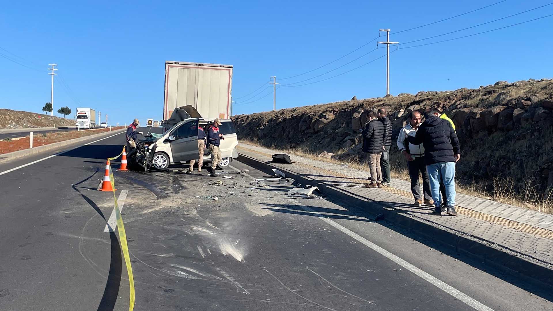 Siverek Diyarbakır Yolunda Kaza 1 Ölü, 1 Yaralı 3