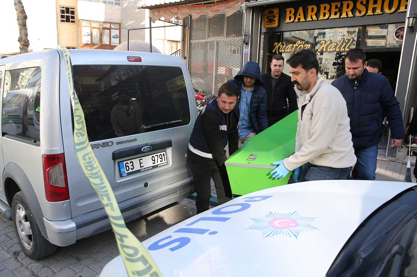 Tıraş Olmak Için Gittiği Kuaförde Silahla Vurularak Öldürüldü 2