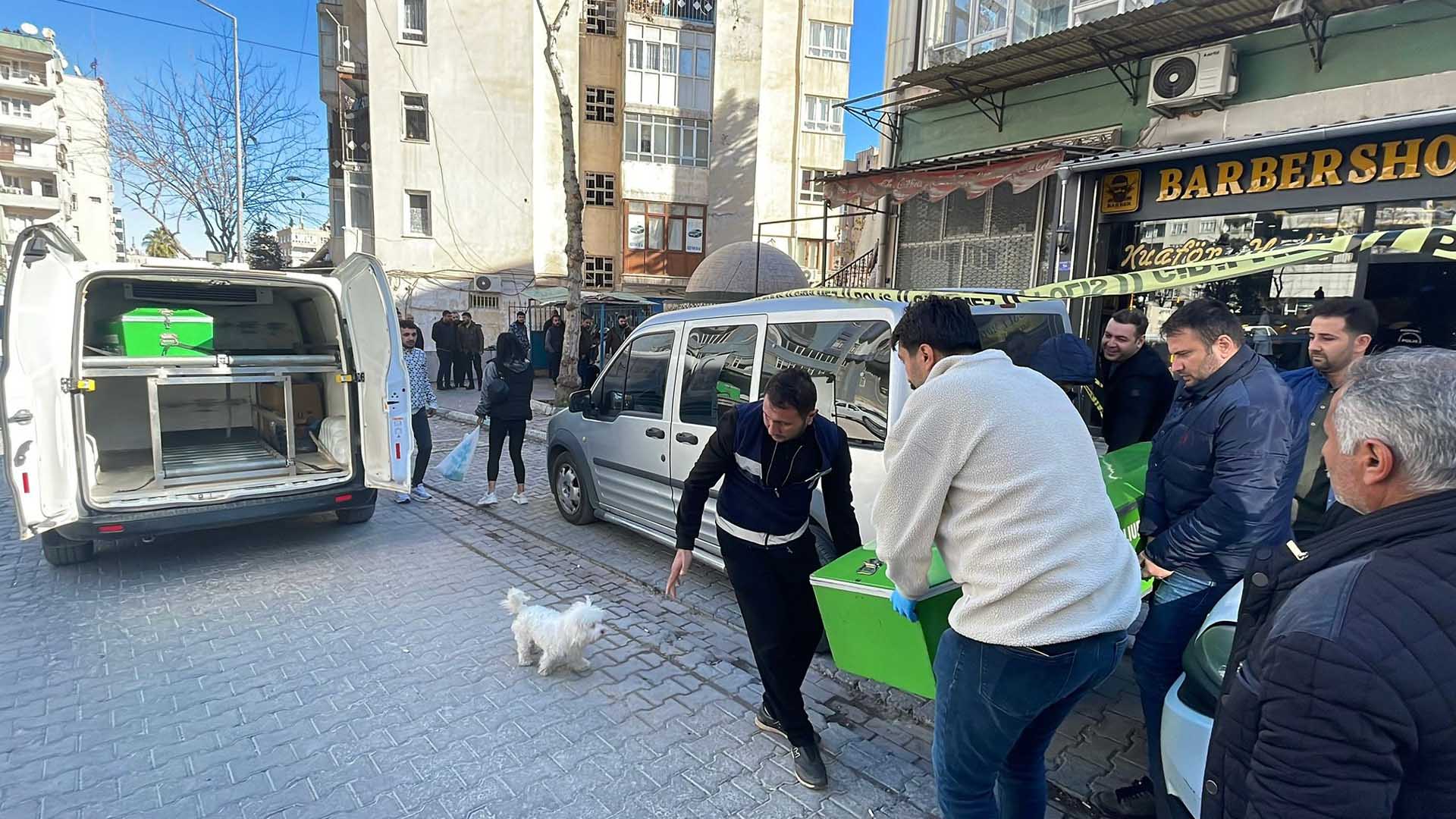 Tıraş Olmak Için Gittiği Kuaförde Silahla Vurularak Öldürüldü 6