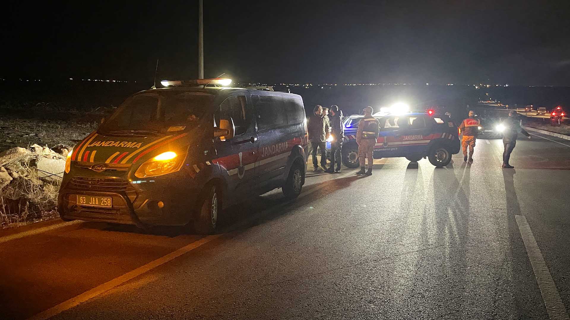 2 Çocuk Annesi, Yol Kenarında Başından Vurulmuş Halde Ağır Yaralı Bulundu 1