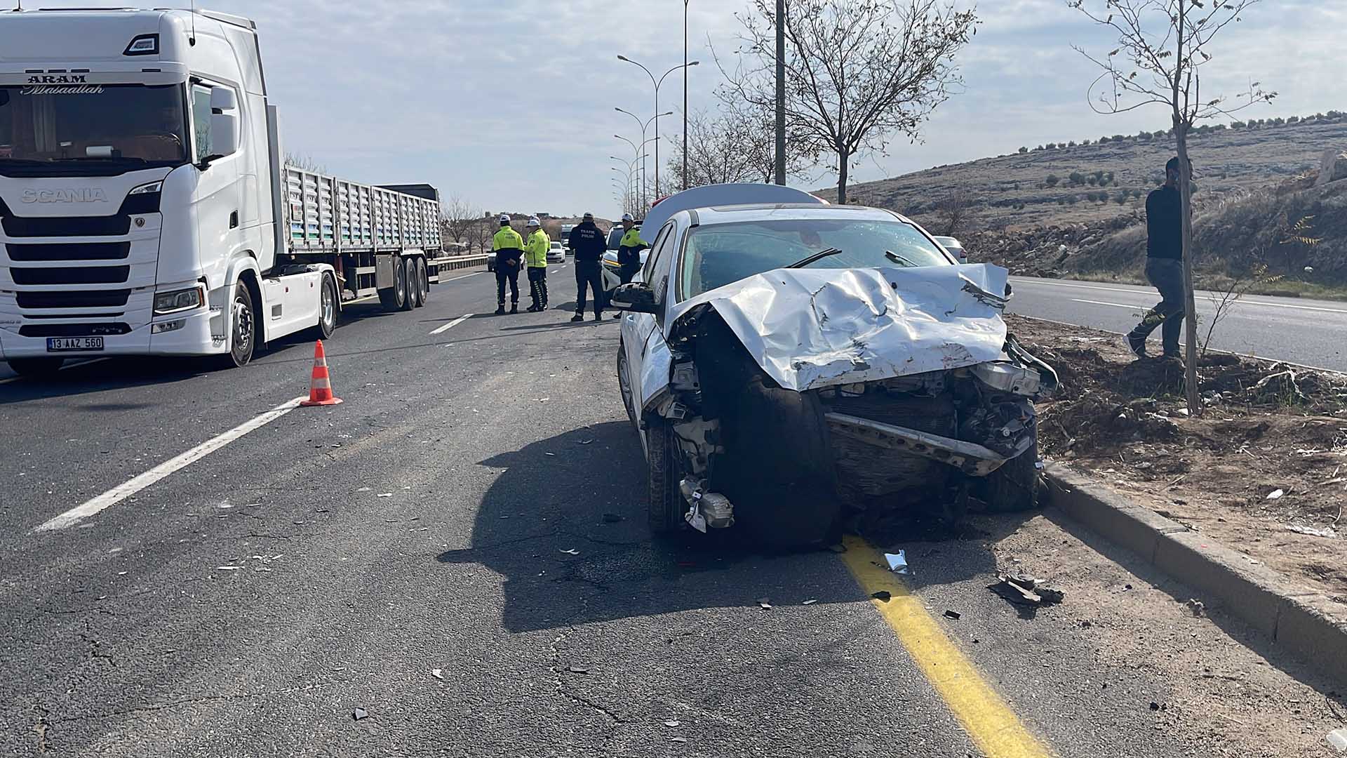 4 Aracın Karıştığı Zincirleme Kaza Araç Kamerasına Yansıdı 7 Yaralı 1