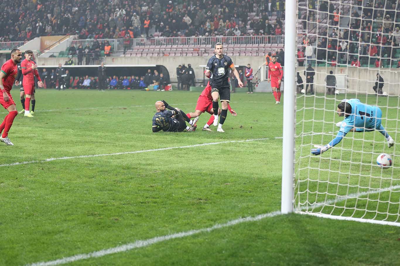 Amedspor Yine Son Dakika Golüyle Kazandı 4