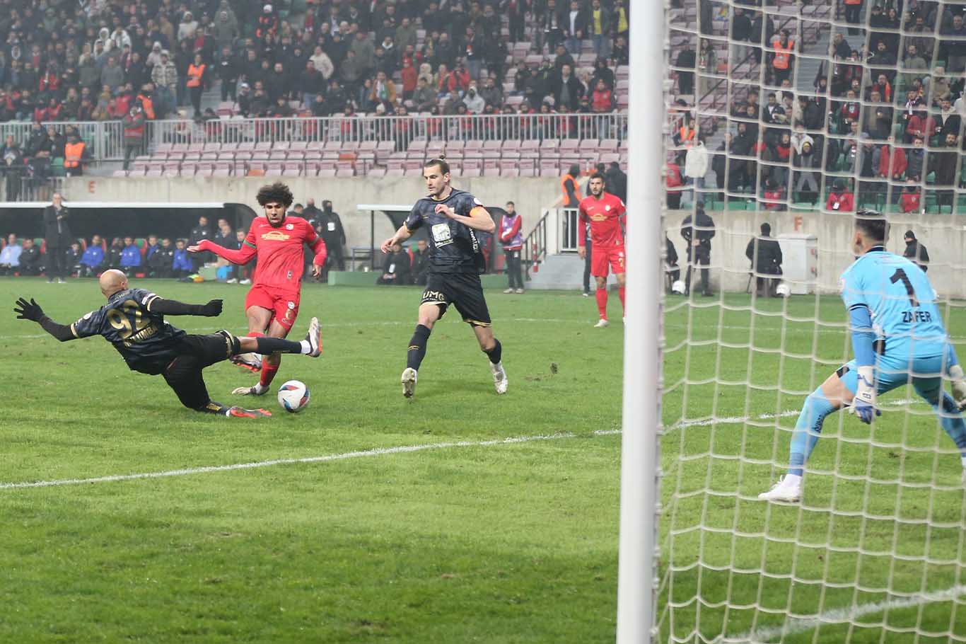 Amedspor Yine Son Dakika Golüyle Kazandı 5