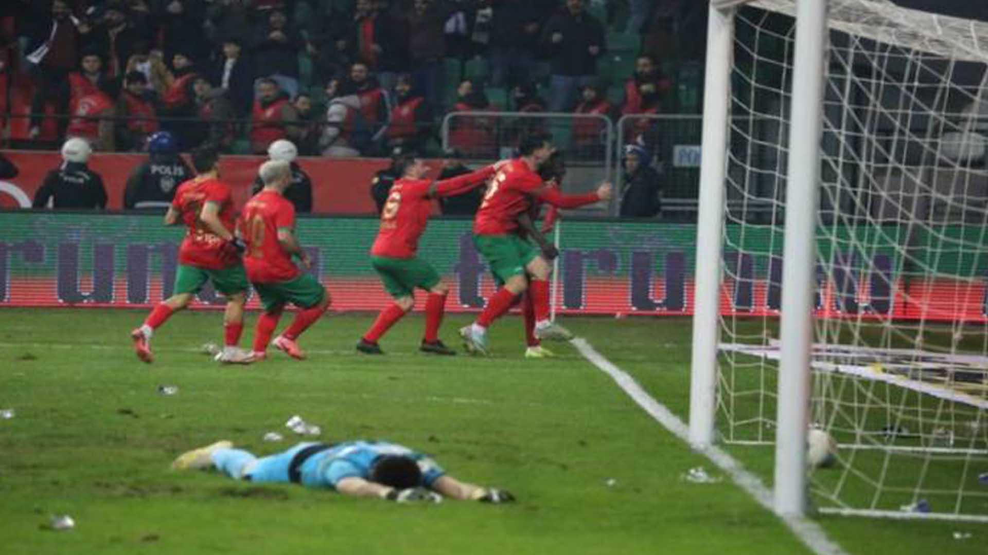 Amedspor Yine Son Dakika Golüyle Kazandı 7