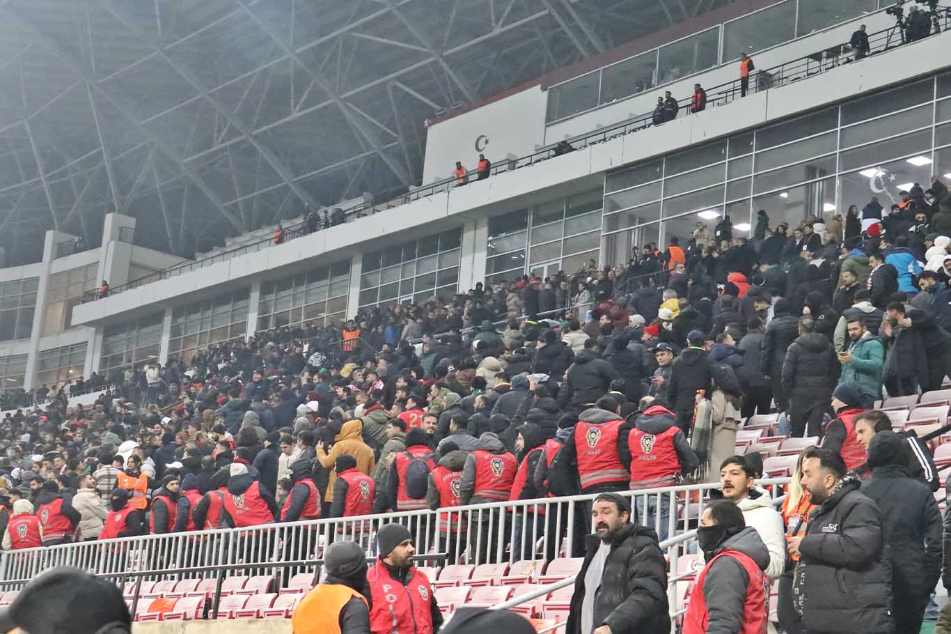 Amedspor Yine Son Dakika Golüyle Kazandı 8