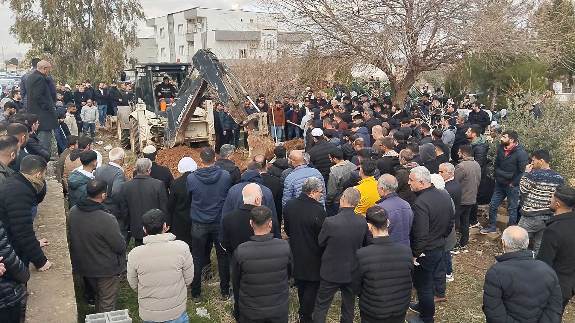 Bingöl’deki Otobüs Kazasında Hayatını Kaybeden 3 Kişi Mardin'de Defnedildi 1