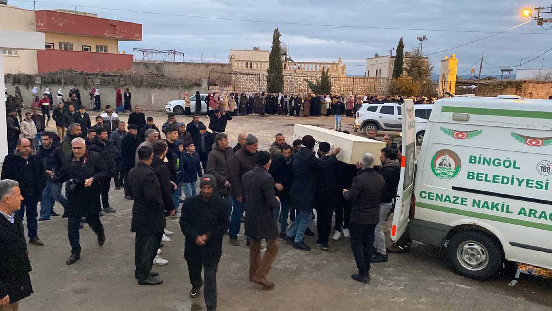 Bingöl’deki Otobüs Kazasında Hayatını Kaybeden 3 Kişi Mardin'de Defnedildi 6